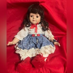 Heirloom Duck House Doll /5000 Numbered Edition -no stand or certificate-marked